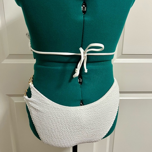 White Textured XL Bikini w/Chain Accents, Coordinated Layered Gold Tone Necklace - Picture 7 of 10